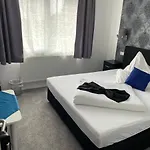 Gaestehaus Uezel * Friedrichshafen