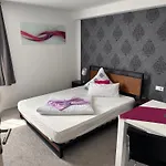Ubytování v soukromí Gaestehaus Uezel *
