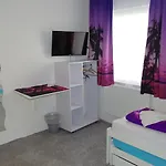 Ubytování v soukromí Gaestehaus Uezel *