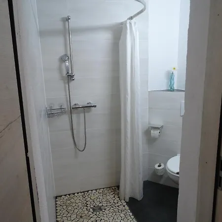 Gaestehaus Uezel בית אירוח *
