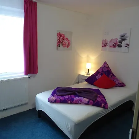 Gaestehaus Uezel Homestay szállás *