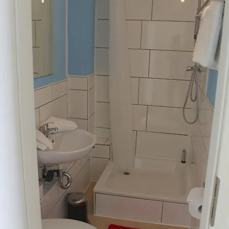 Проживание в семье Gaestehaus Uezel Фридрихсхафен